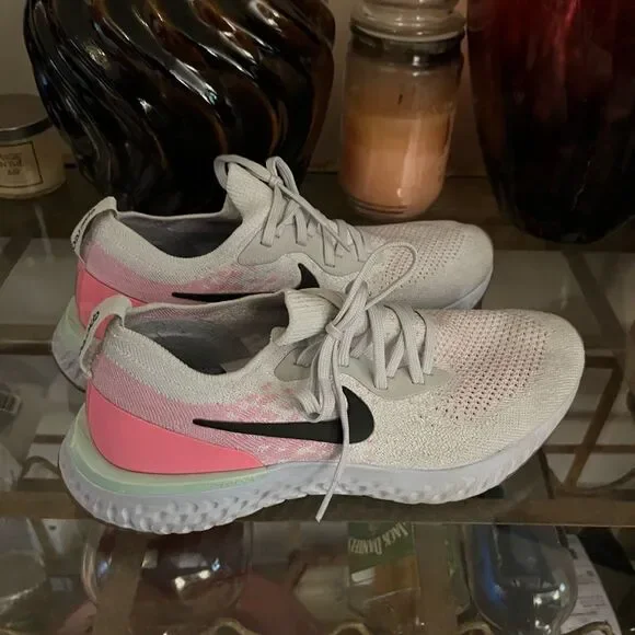 Nike Women's Gray and Pink Running Shoes Size 9.5 - Picture 4 of 5